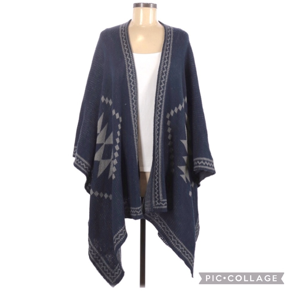 Luxe Apothetique Aztec Print Knit Shawl Shrug